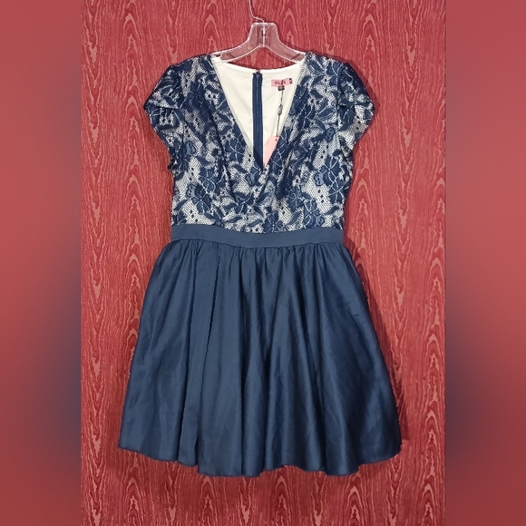 CHI CHI Navy Blue Lace Cap Sleeve Back Zip Pockets Dress Size 12 - Picture 2 of 16